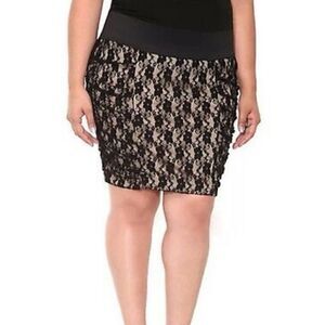 Torrid Floral Lace Pencil Skirt – Tan & Black 28
